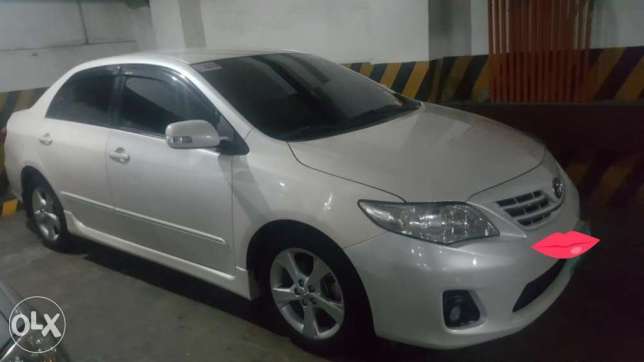 Toyota altis V (2012) white pearl