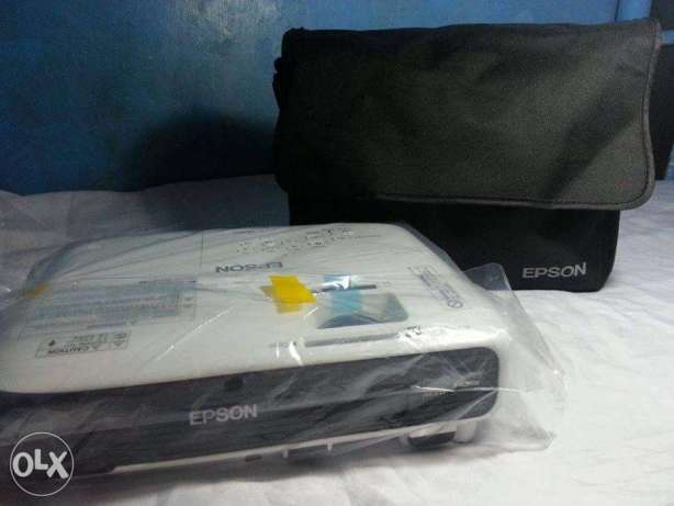 Bnew Epson EBX04 3LCD Projector 3000 lumens DLP HDMI Infocus Acer