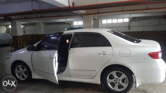 Toyota altis V (2012) white pearl